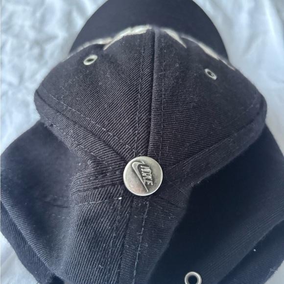 Nike Vintage Black Hat with White Logo - Picture 3 of 5